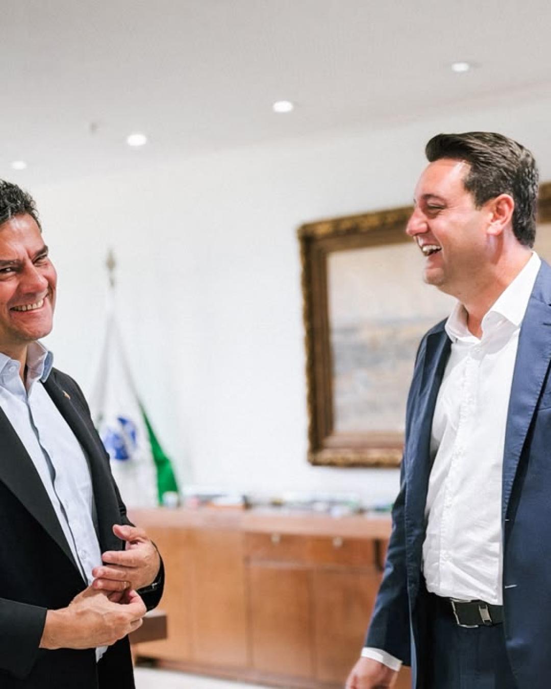 Após troca de críticas, Moro e Ratinho Junior ficam frente a frente na transição
