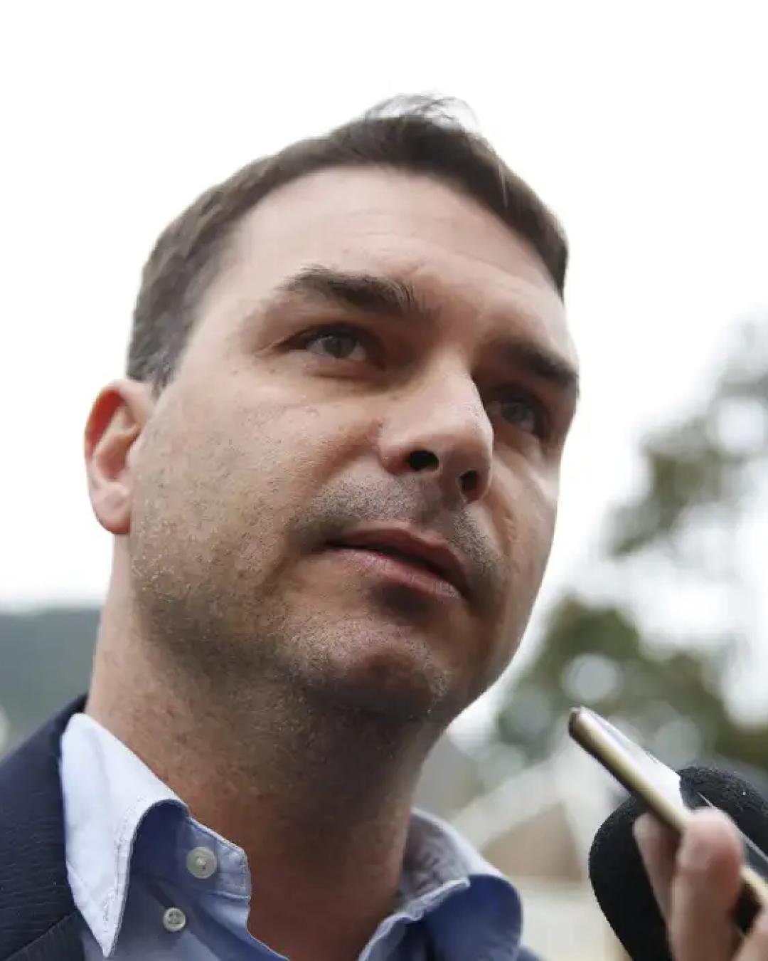 Como a imprensa internacional está repercutindo a fuga de Flávio Bolsonaro?