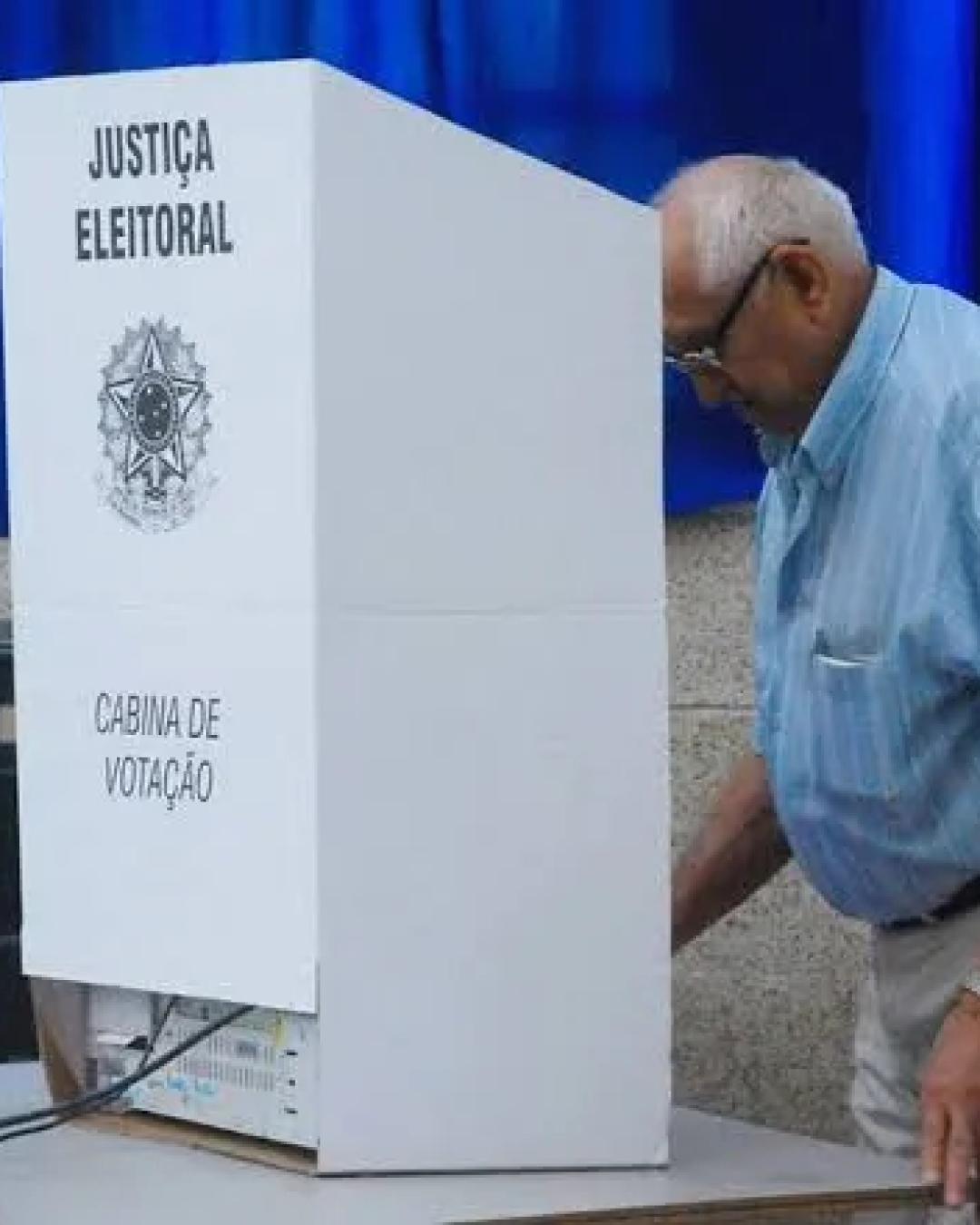 De R$ 0,45 a R$ 35 por voto: campanhas de deputados no Paraná têm diferenças milionárias