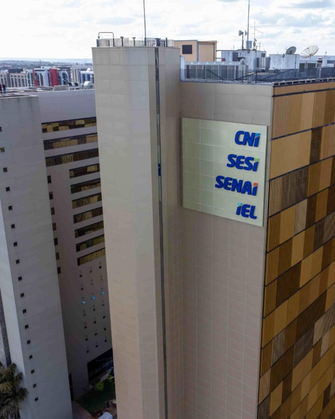 Fim da escala 6x1 pode elevar custos em R$ 267 bilhões, diz CNI