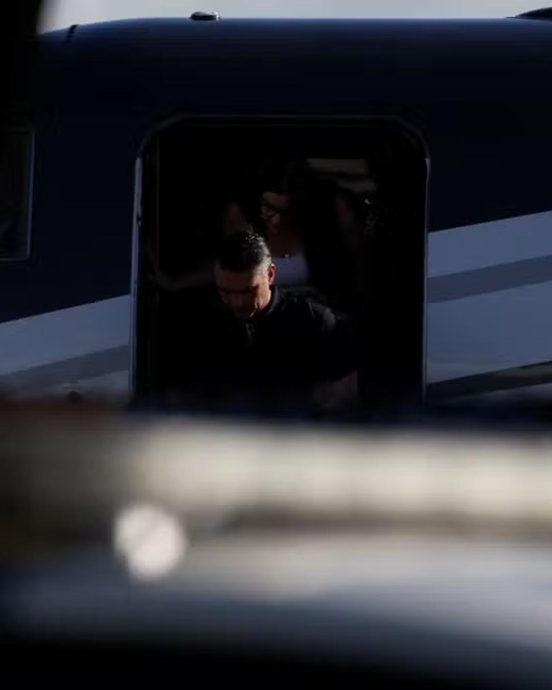 Flávio Bolsonaro chega a Miami após deixar Brasil pela Argentina