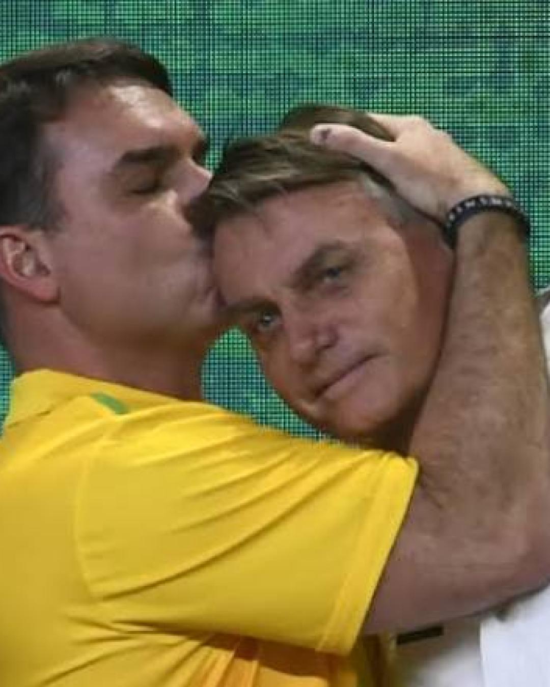 Flávio Bolsonaro supera votação do pai e chega ao 2º turno com marca histórica