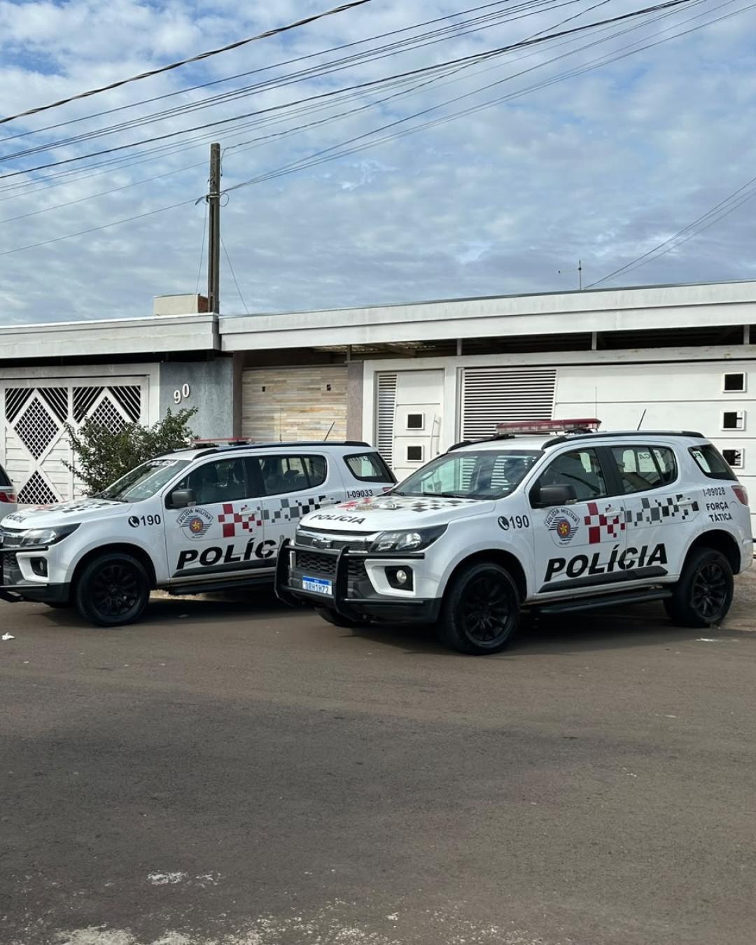 Gaeco cumpre 15 mandados em operação contra facção que trocava drogas por assinaturas no Paraná