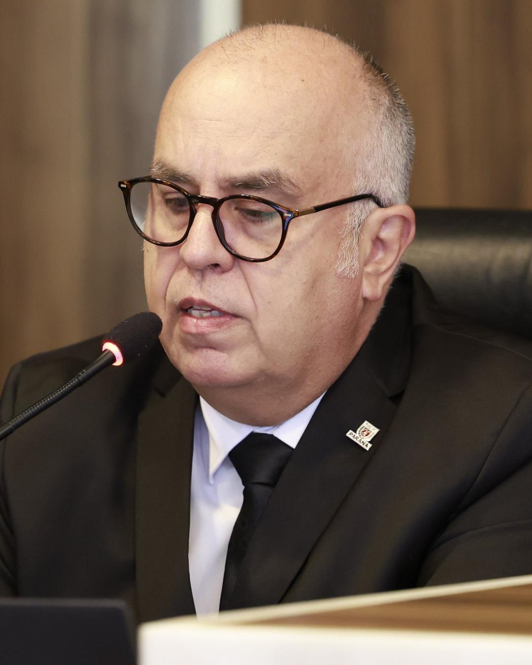 Saúde do Paraná acumula R$ 659 milhões em restos a pagar e admite atrasos e abandono de obras