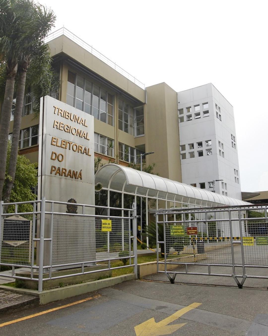 TRE-PR suspende divulgação de pesquisa para Governo e Senado