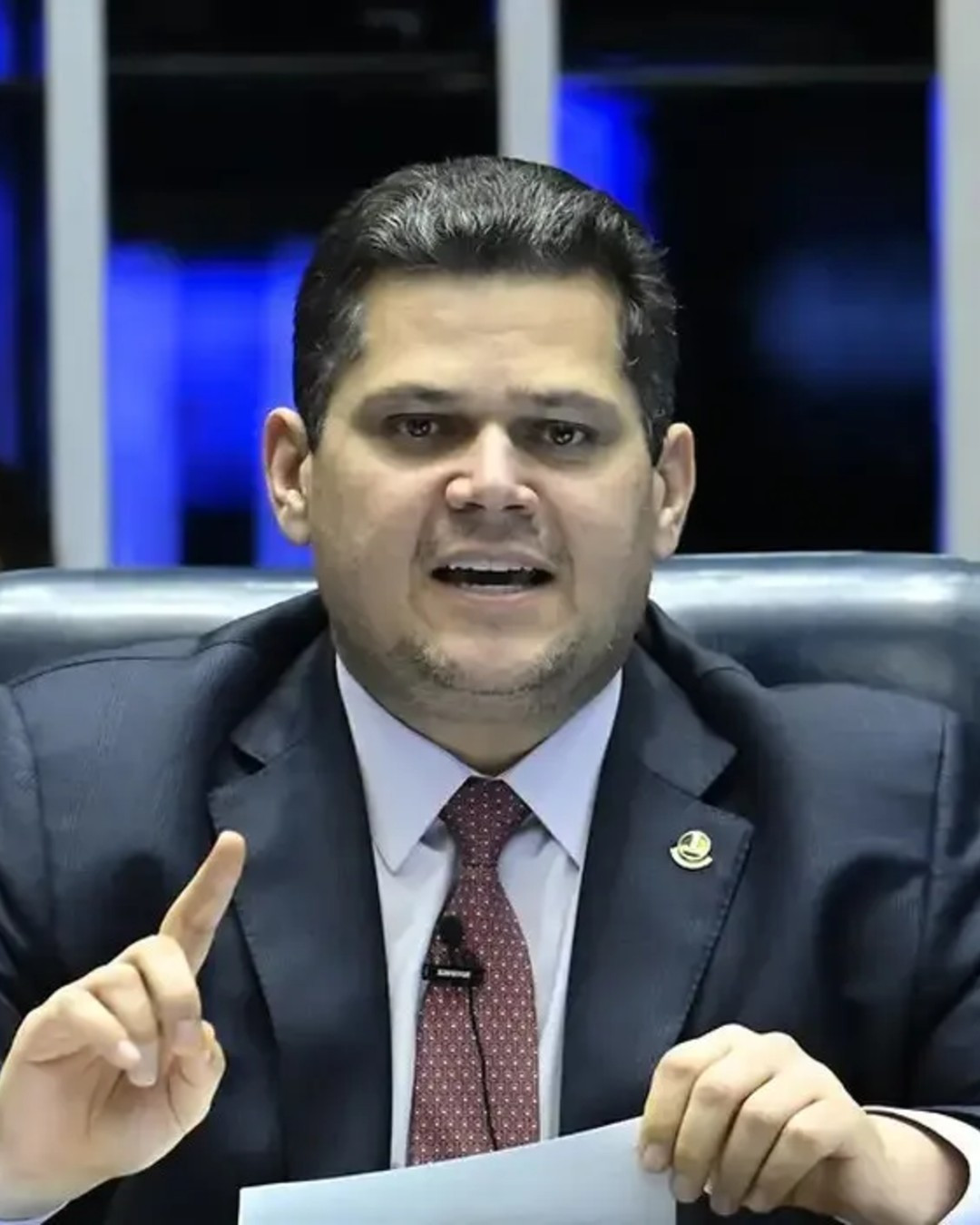 Alcolumbre envia PEC do fim da escala 6x1 para CCJ do Senado