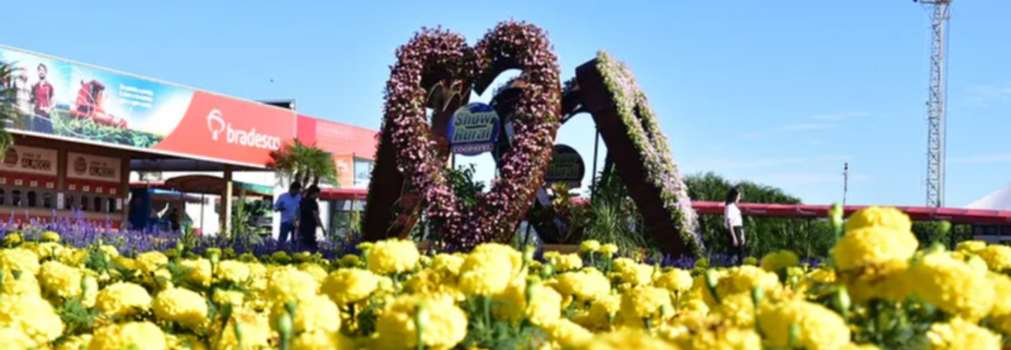 Autoridades  participam da abertura do Show Rural Coopavel em Cascavel