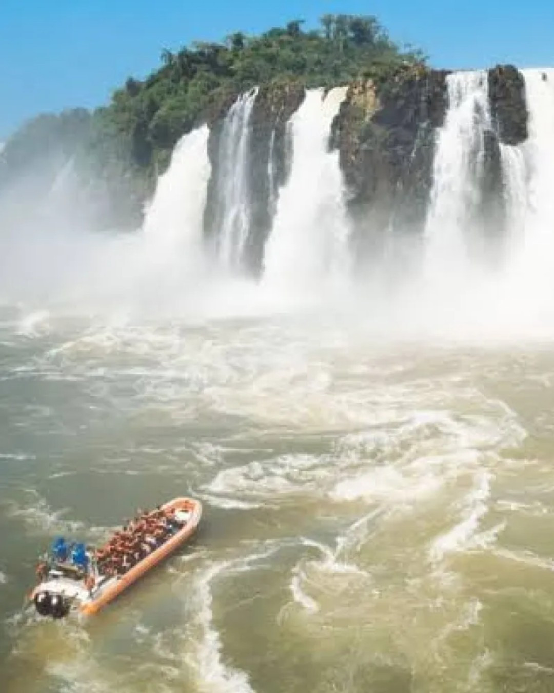 Uma pessoa morre após barco virar nas Cataratas do Iguaçu