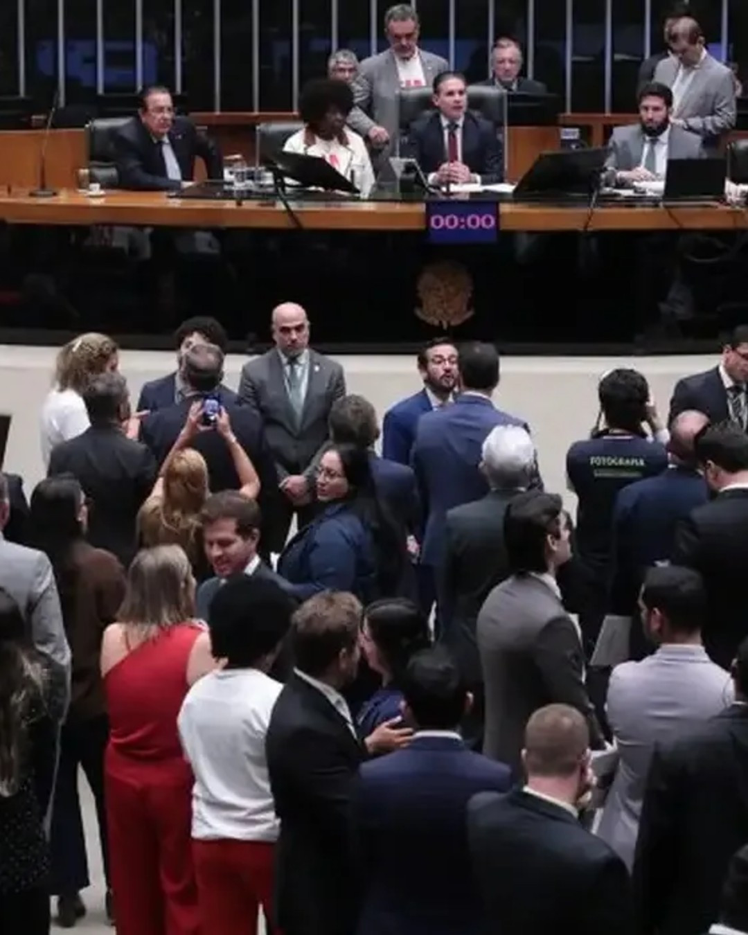Câmara aprova fim da escala 6x1 por 461 votos; veja regras e como será a transição