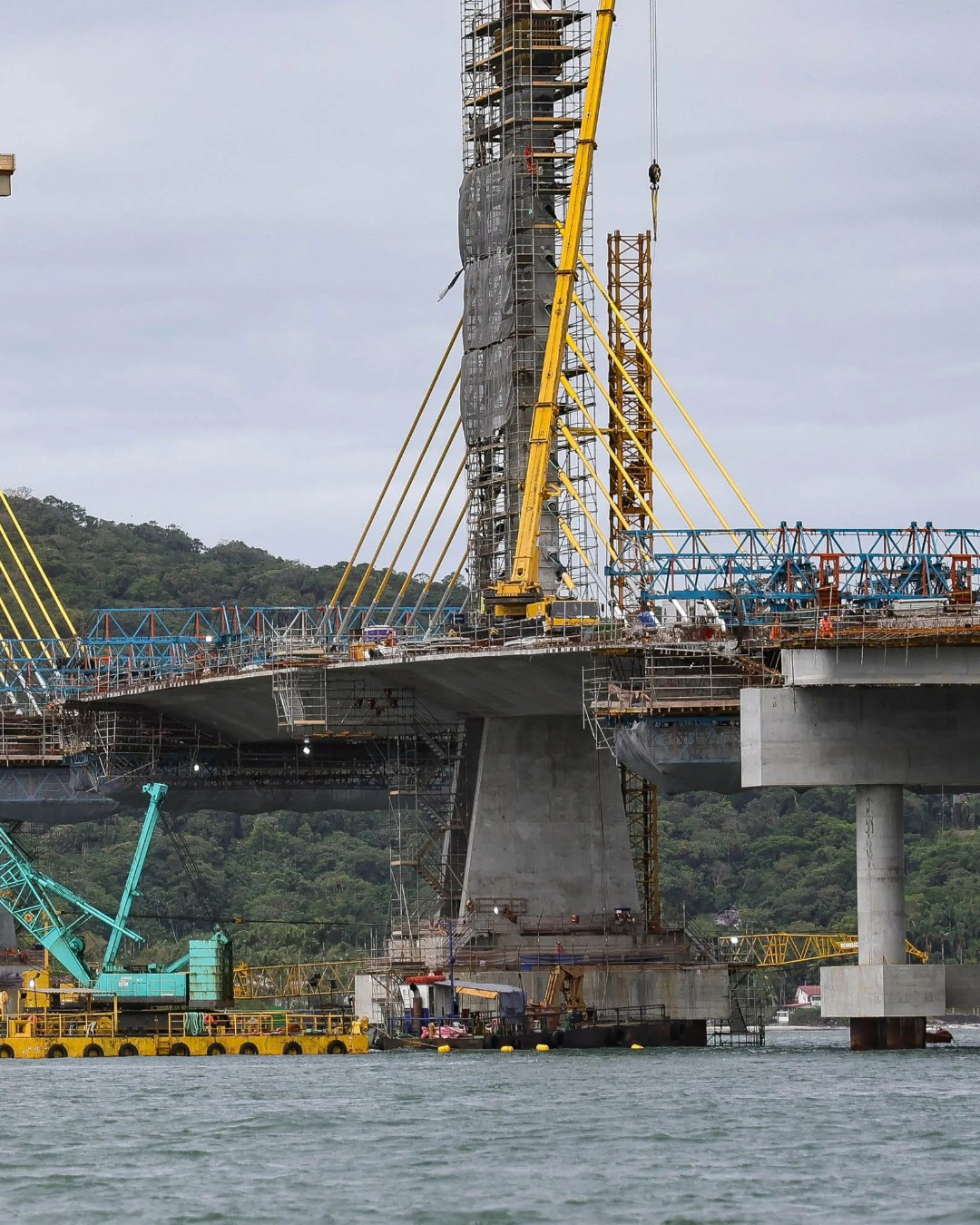 Contratação integrada, matriz de riscos e "superfaturamento": entenda o embate entre DER e TCE na obra da Ponte de Guaratuba
