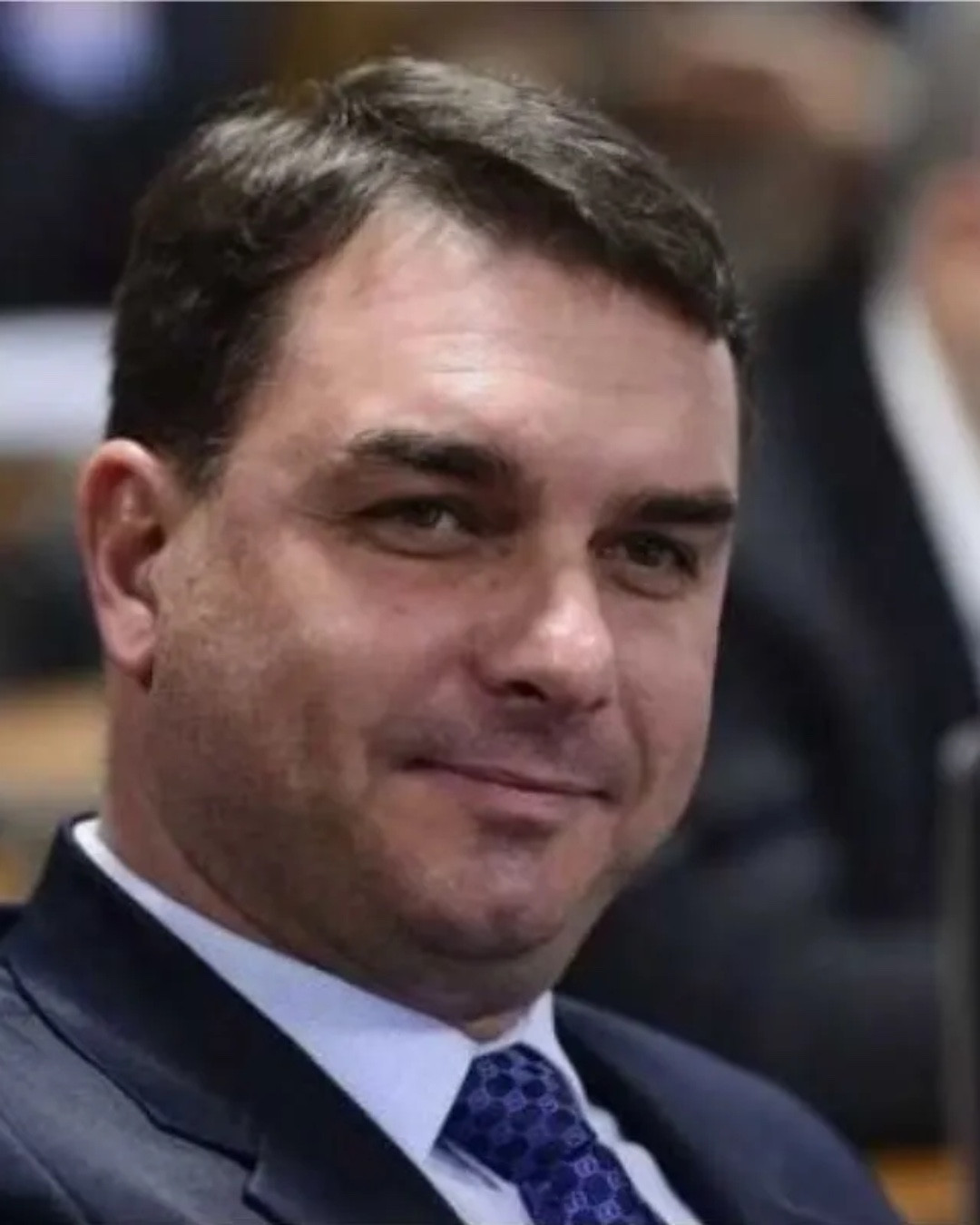“Coração aberto”: Flávio pede desculpas a Michelle, nega desrespeito e tenta conter crise no bolsonarismo