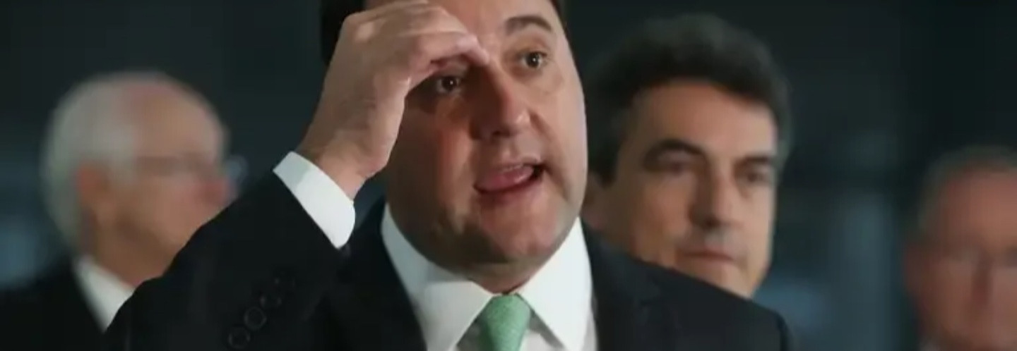 Disputa interna no PSD faz Ratinho acionar aliados mesmo em férias nos EUA