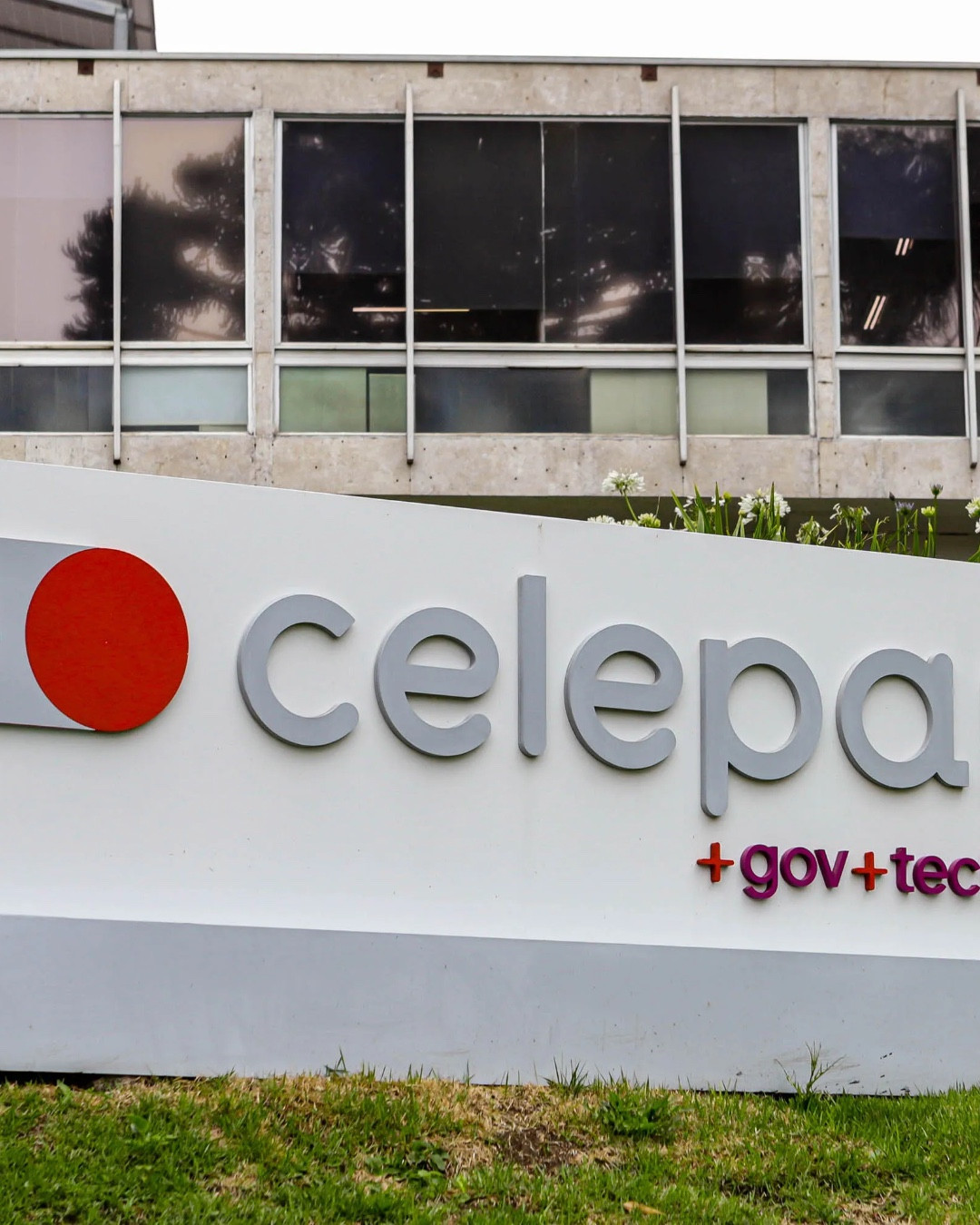 EY amplia contratos sem licitação na Celepar e valores já se aproximam de R$ 14 milhões