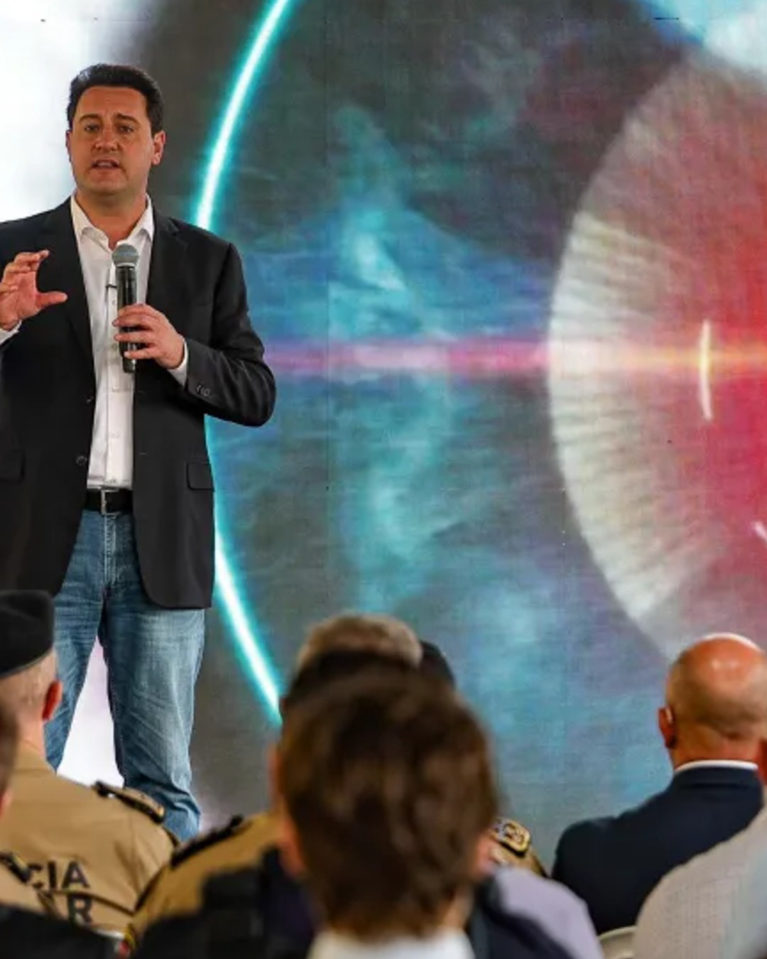 Governo admite modelo sem licitação direta no Olho Vivo e amplia suspeitas sobre execução