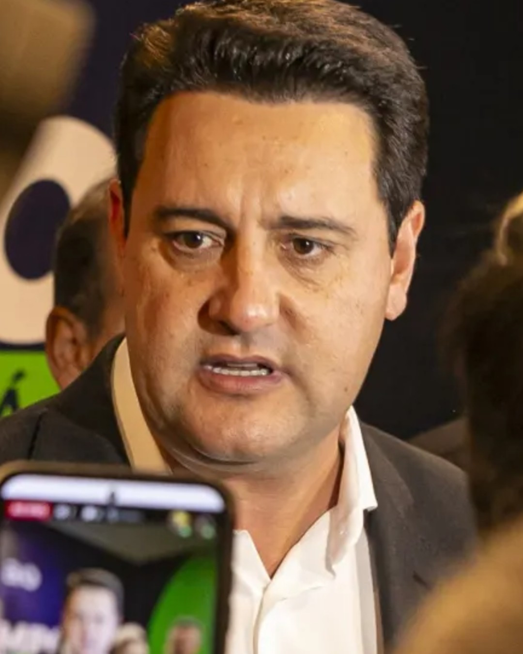 “Governo artificial”: analista político afirma que aprovação de Ratinho Jr é “produzida pela máquina e pelo marketing”