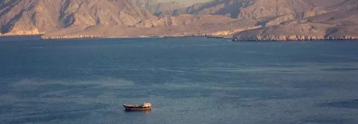 Irã fecha Estreito de Ormuz após escalada militar com EUA e Israel