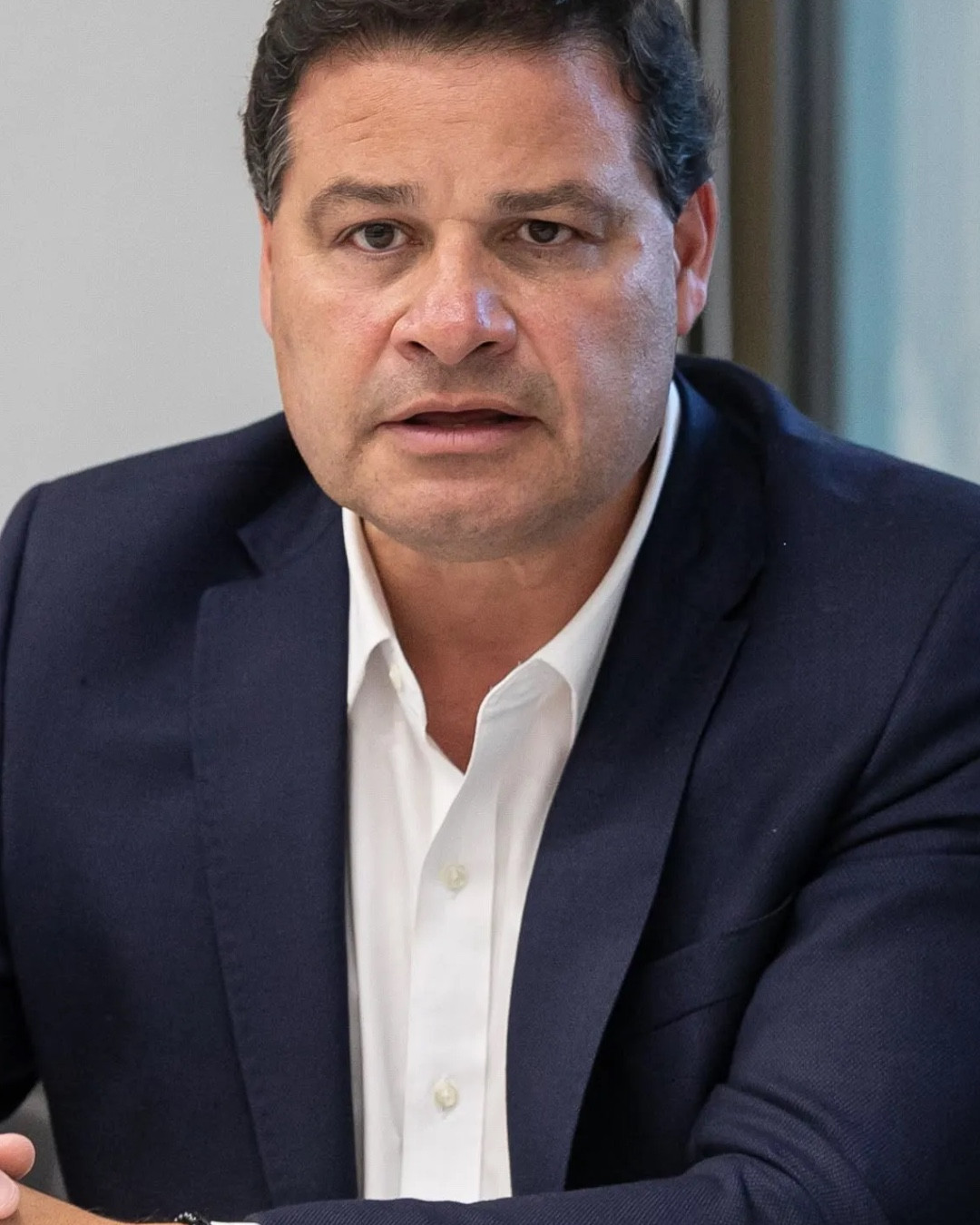 Justiça Eleitoral proíbe uso de estrutura pública em campanha de Sandro Alex