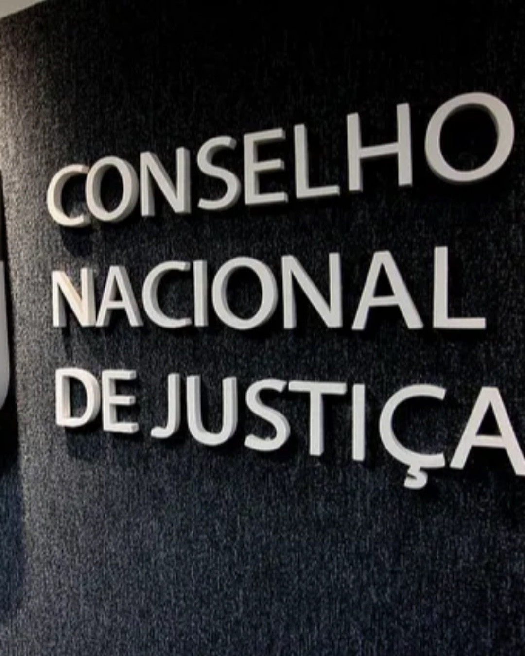 Nove candidatos nas eleições de 2026 têm mandados de prisão em aberto