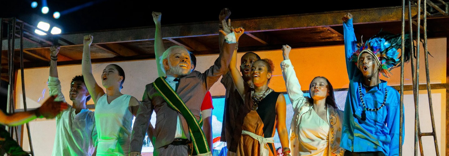 Possível propaganda pró-Lula em desfile deve ser analisada no TSE