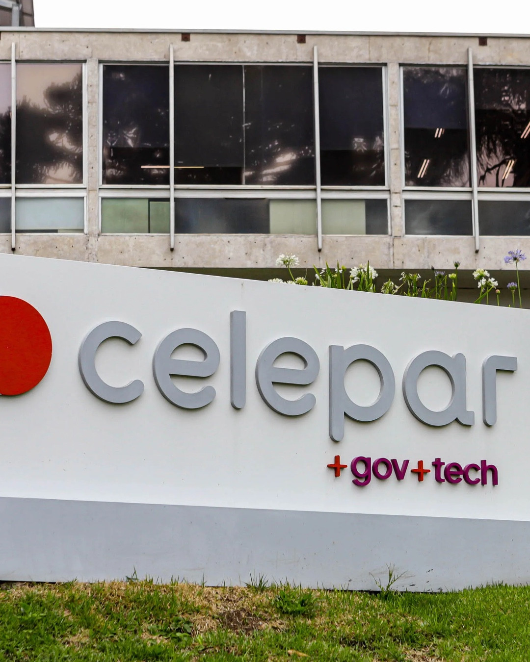 Privatização da Celepar trava no TCE sob suspeitas e risco a dados públicos