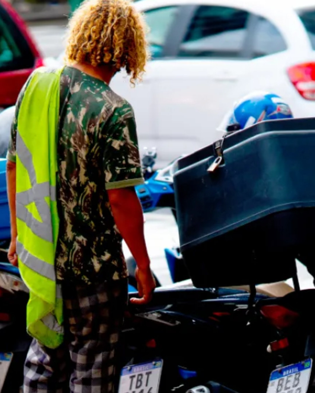 Curitiba pode ter aplicativo para denunciar extorsão de flanelinhas; veja o projeto