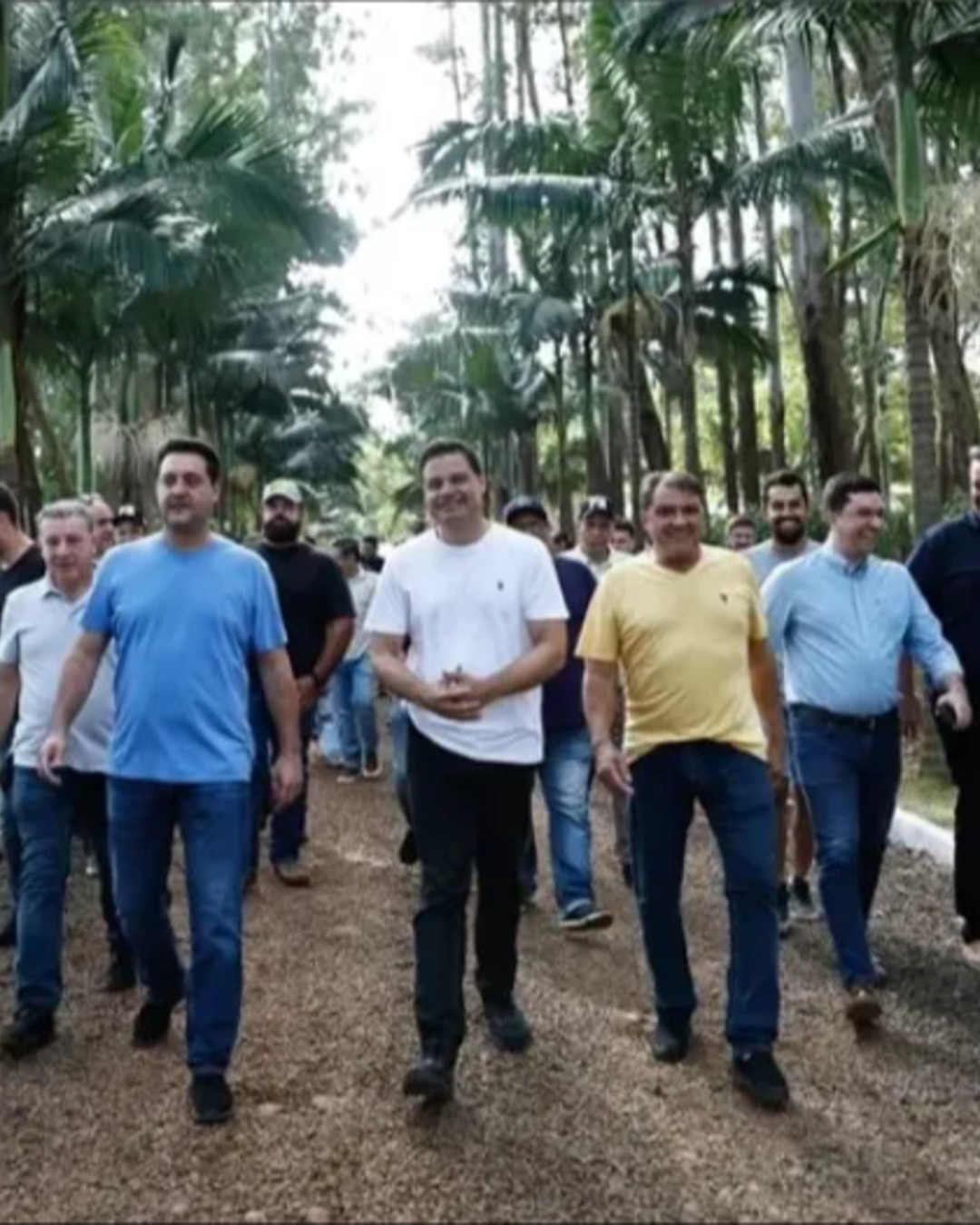 Sábado de bastidores levanta questionamentos sobre relação entre Prefeitos e Governo no Paraná