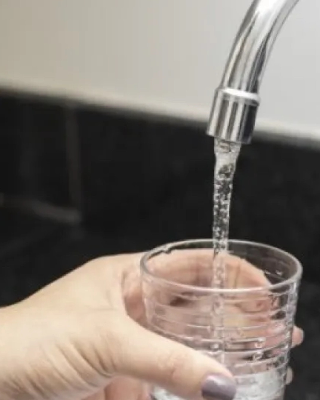 Sanepar afirma que usará “os R$ 4 bilhões” para reduzir tarifas, após pressão pública e disputa com regulador