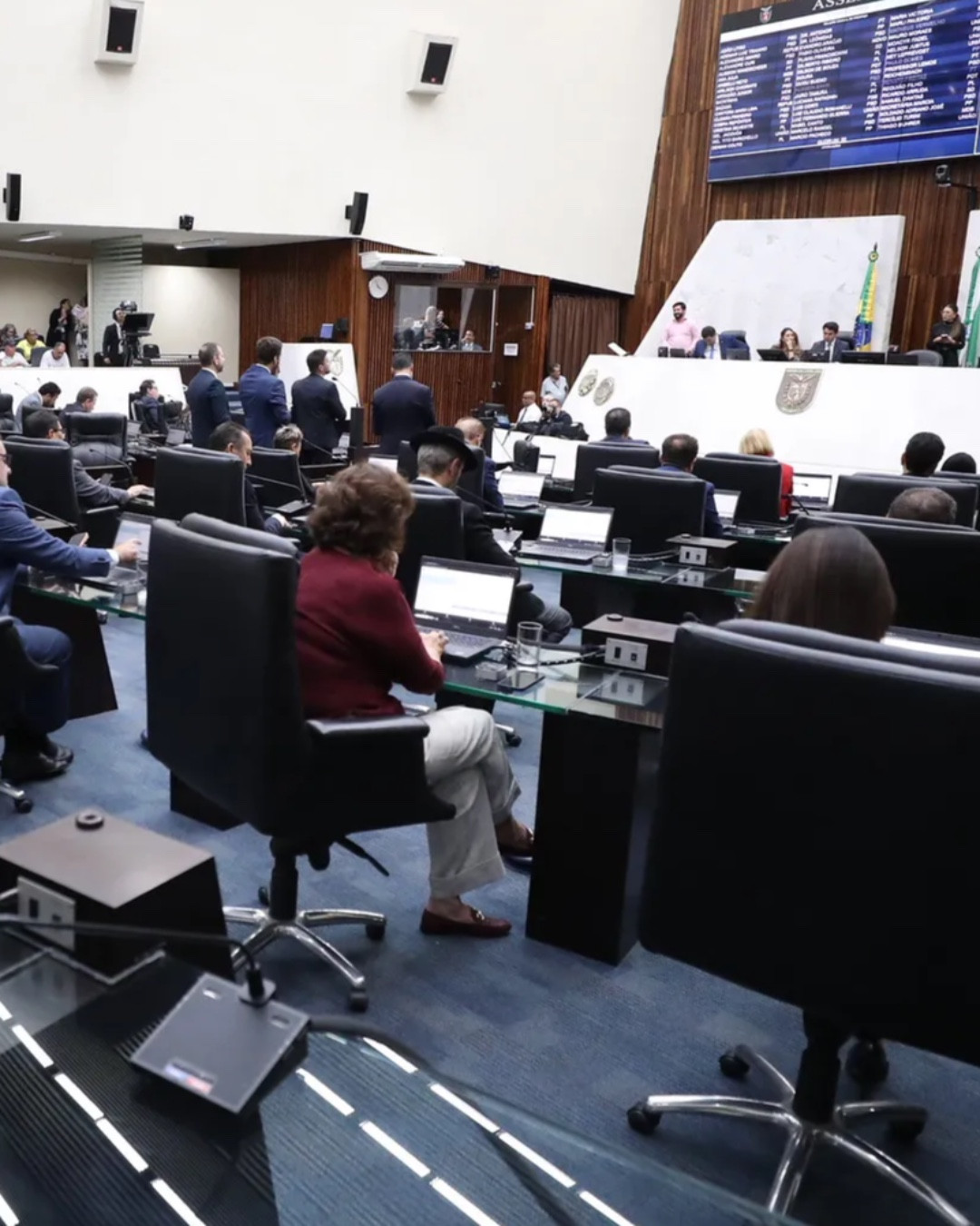 Sem debate, Alep aprova pacote salarial com 5% e reestruturação que divide servidores